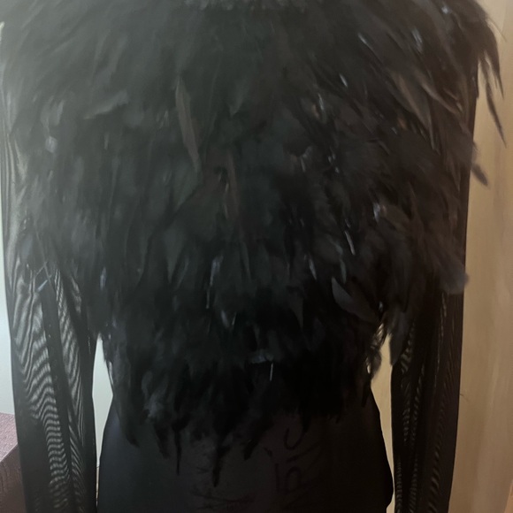 Elegant Black Feathered Top - Picture 2 of 4